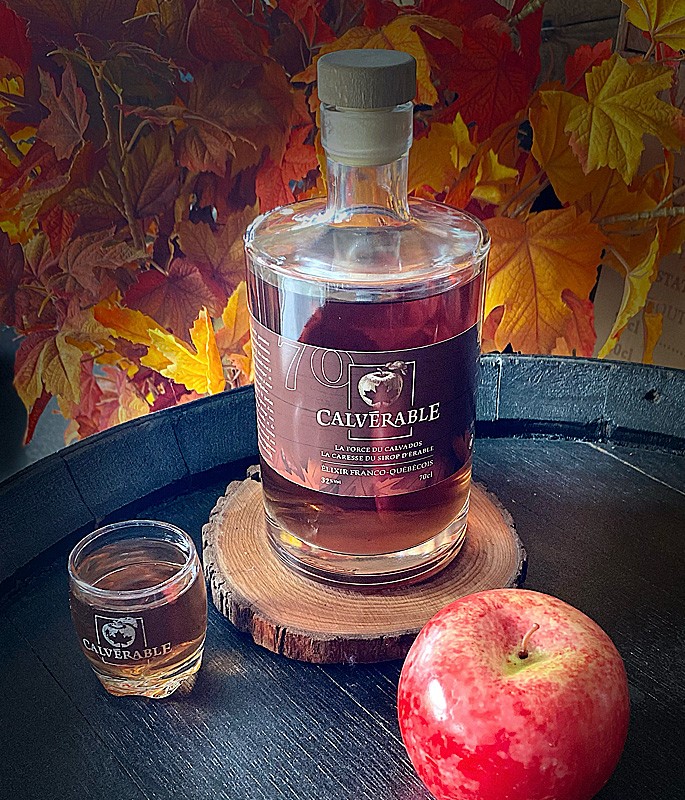 CALVÉRABLE - 70 CL - Le Calvérable, la force du Calvados, la caresse du sirop d'érable CALVÉRABLE - 70 CL - Le Calvérable, la force du Calvados, la caresse du sirop d'érable